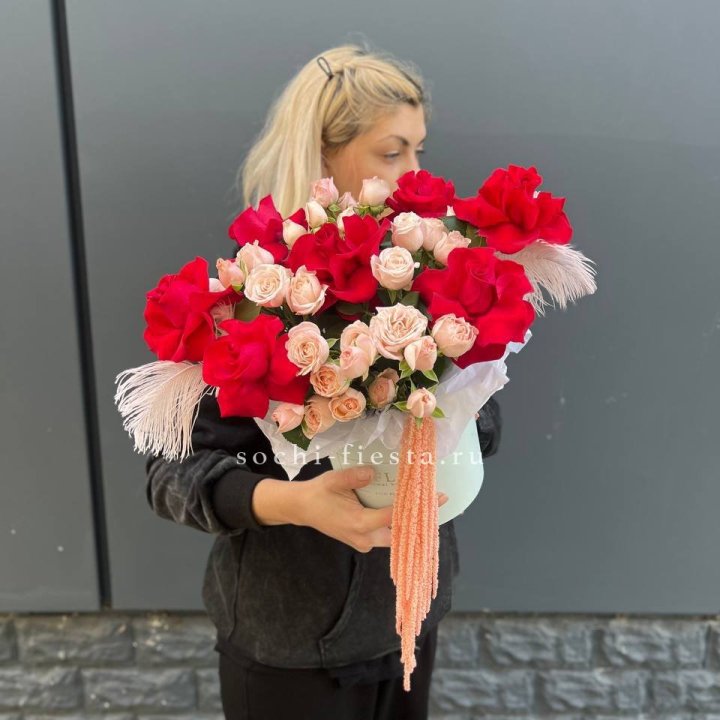 Бокс с нежными розами  в Кургане