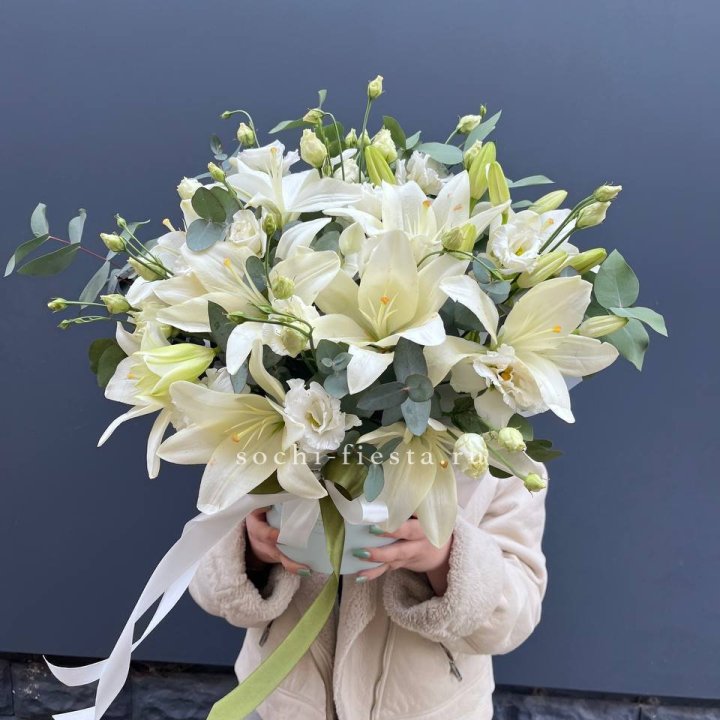 Бокс лилий и эустомы в Кургане