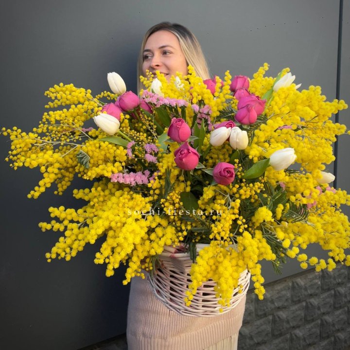 Цветочная корзина с мимозой "Спринг" в Кургане