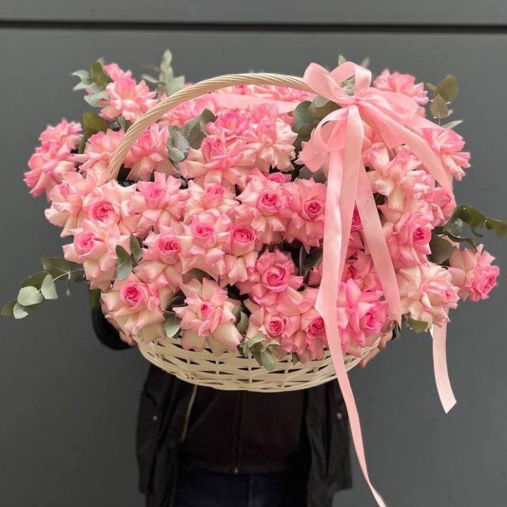 51 розовая роза в корзине в Кургане