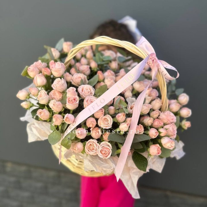 Корзина кустовых пионовидных роз в Кургане