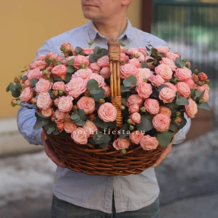 Корзина из 101 пионовидной розы в Кургане