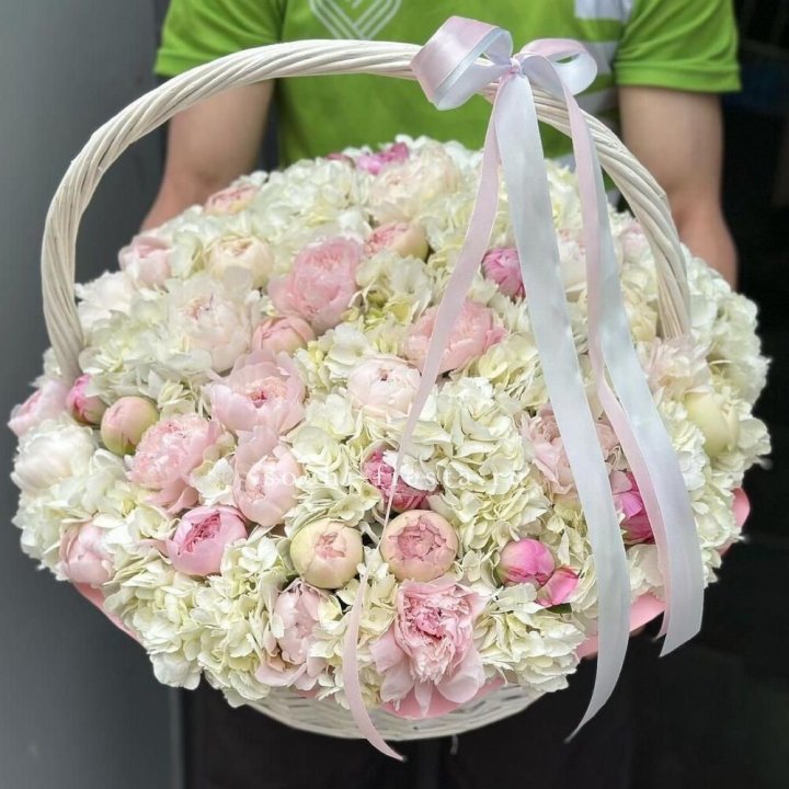 Премиум корзина гортензий и пионов в Кургане