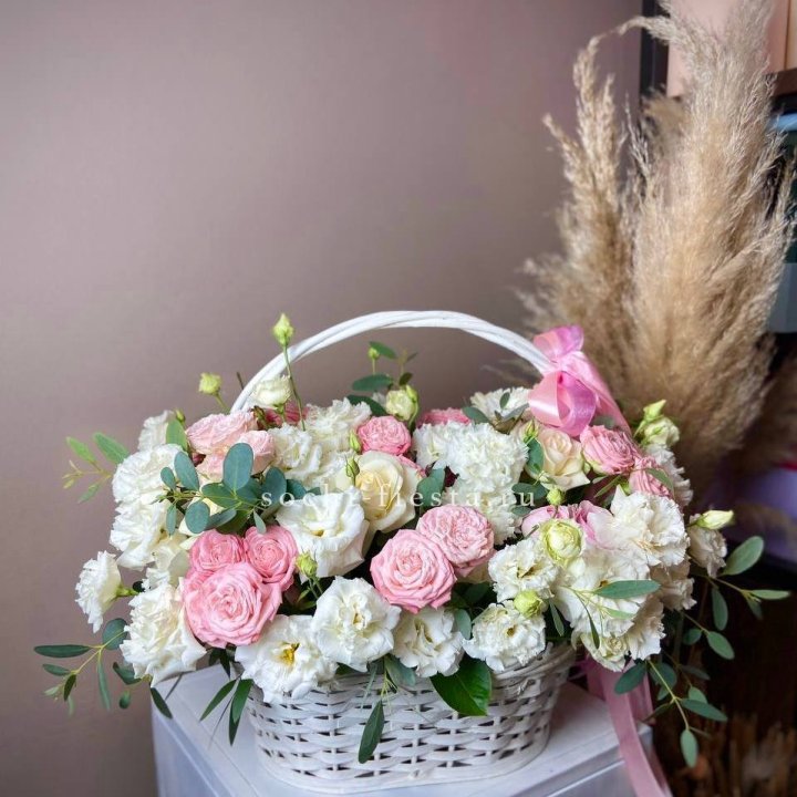 Цветочная корзина "Пинки вайт" в Кургане