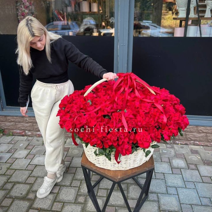 201 французская красная роза в Кургане