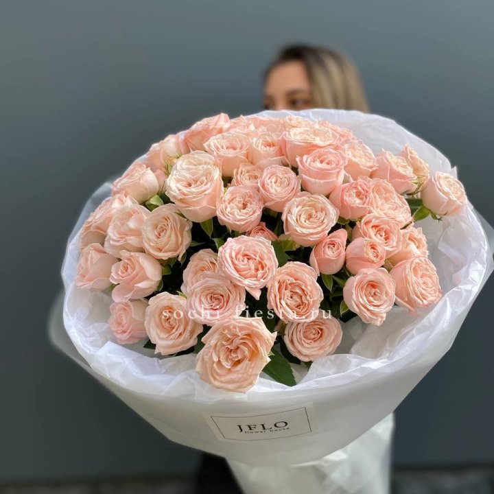 Букет кустовых роз Бомбастик в Кургане