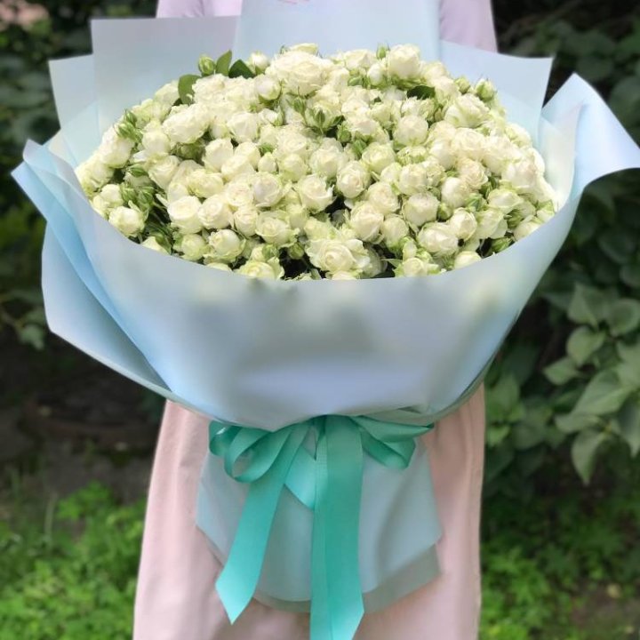 51 белая кустовая роза в Кургане