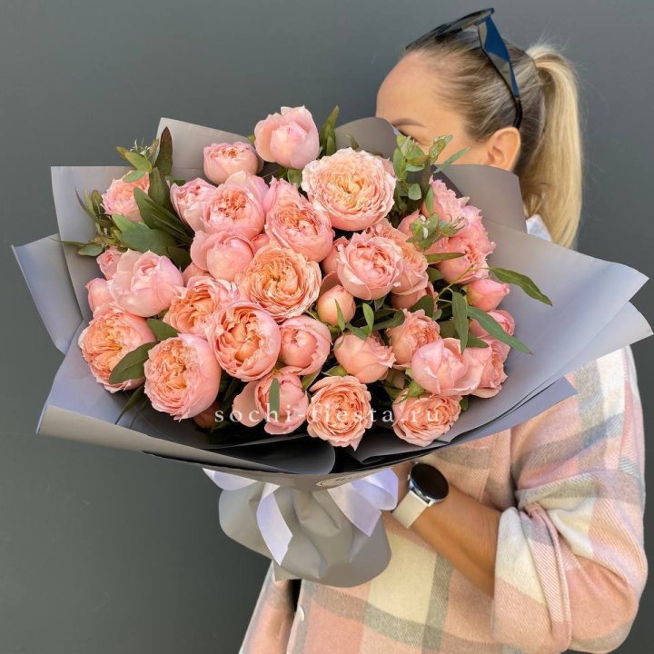 Букет с пионовидными розами "Пивайн" в Кургане