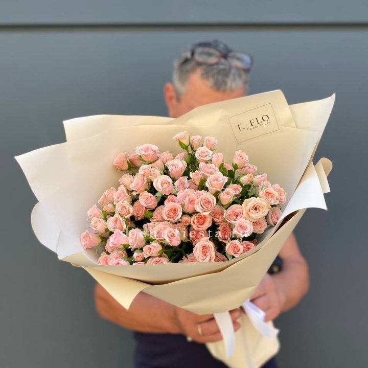 Кустовые розы леди в Кургане