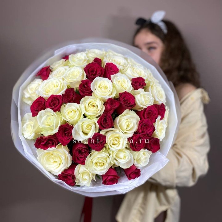 Микс из 55 роз в Кургане