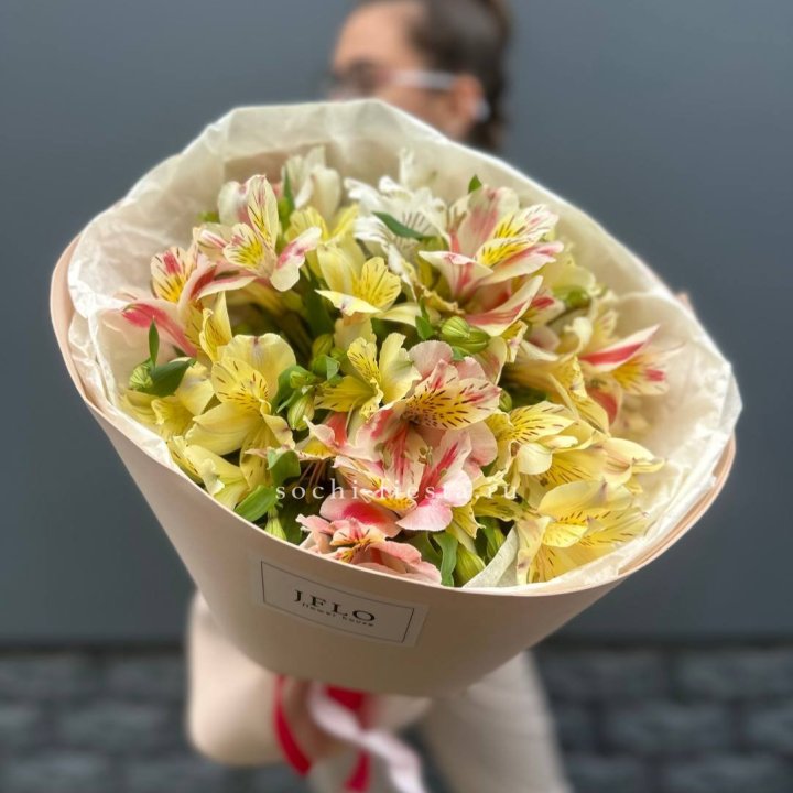 Альстромерии в нежном оформлении в Кургане