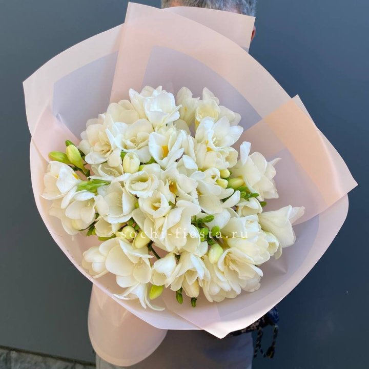 Букет белых фрезий  в Кургане