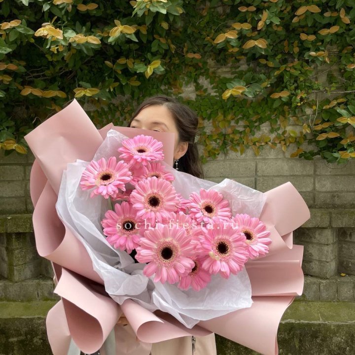 13 розовых гербер в Кургане