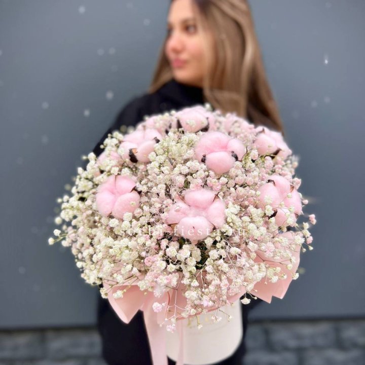 Гипсофилы с хлопком в шляпной коробке в Кургане