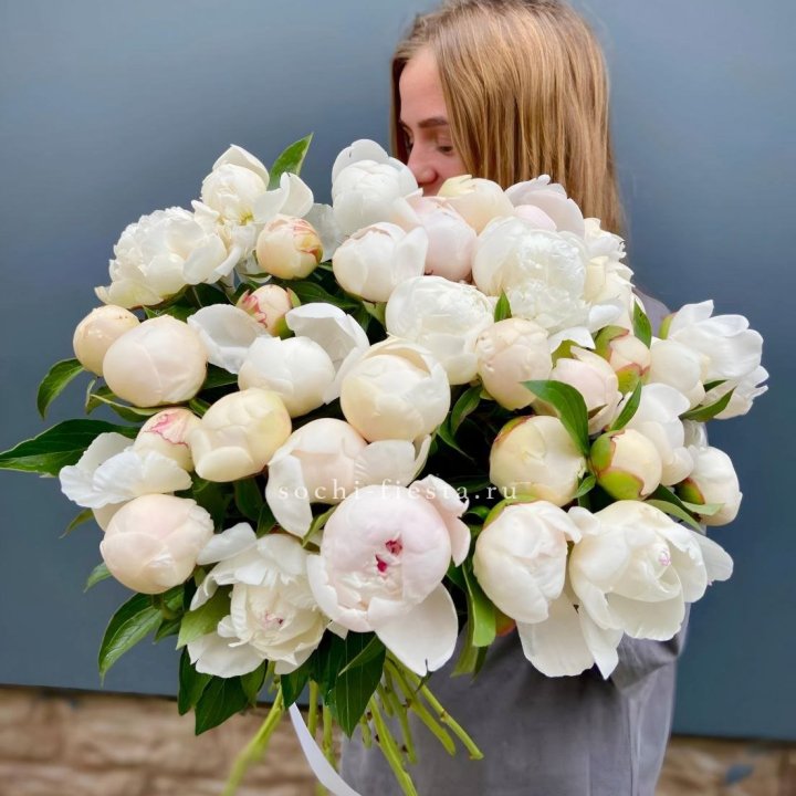 Охапка пионов в Кургане