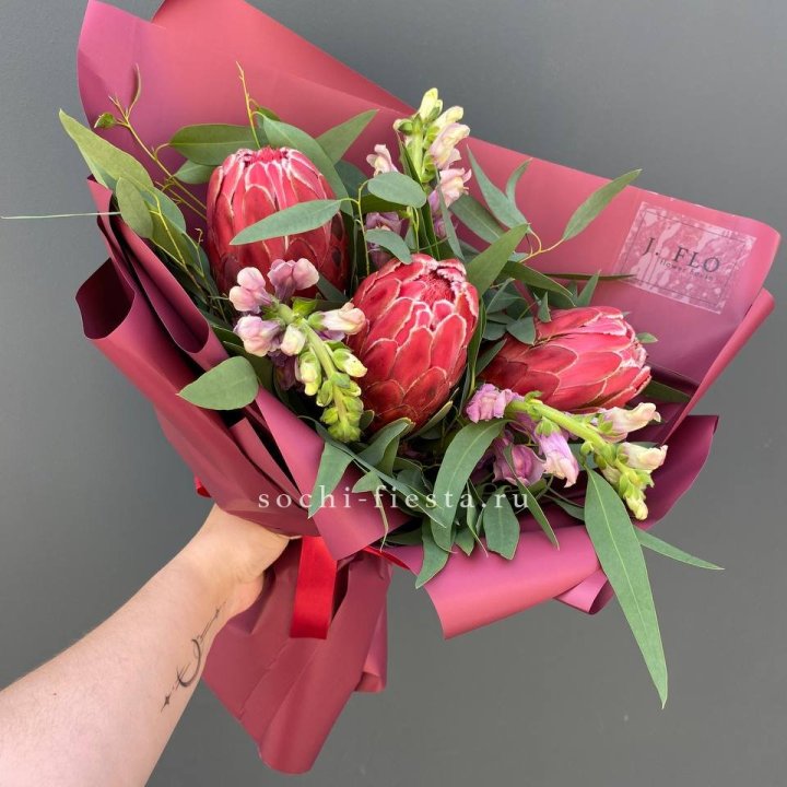 Букет из протеи "Квин" в Кургане