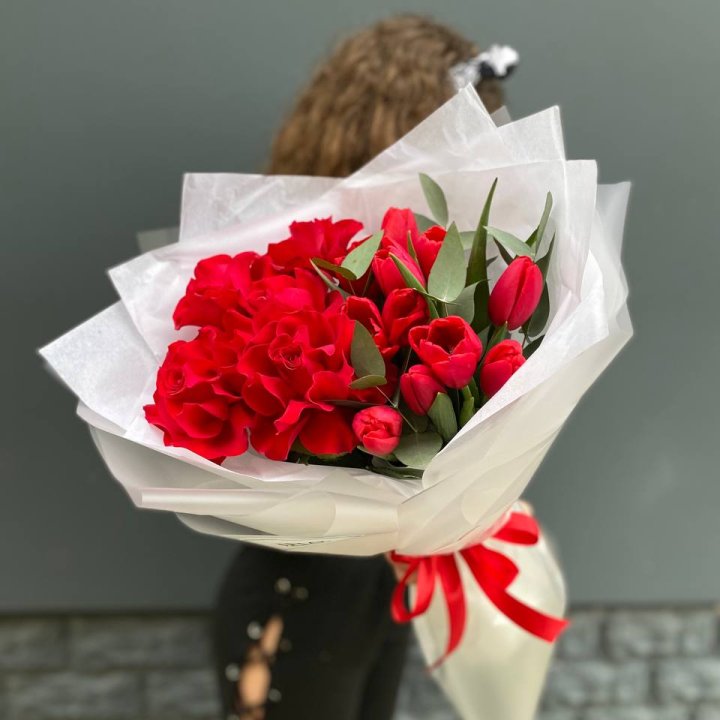 Дуо тюльпаны и розы в Кургане