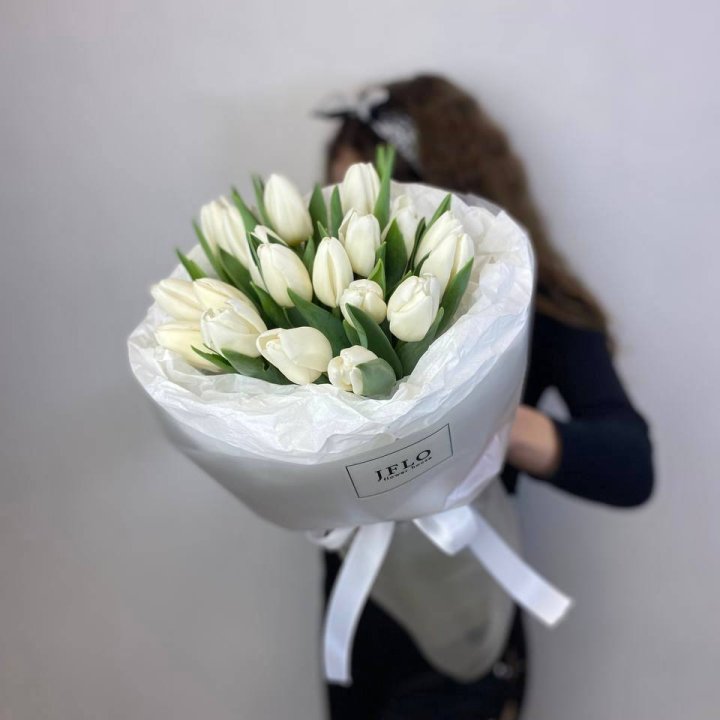  19 белых воздушных тюльпанов в Кургане