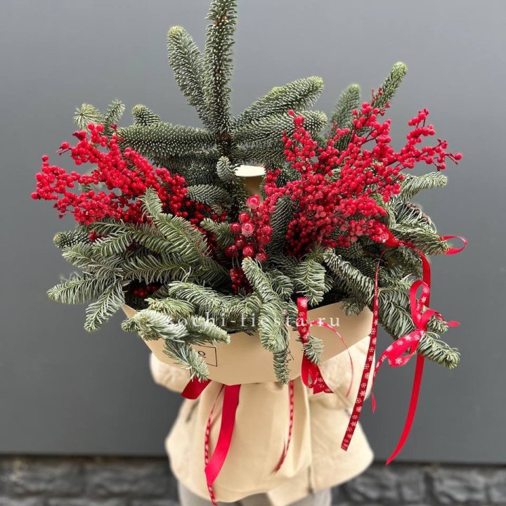 Букет нобилиса и ягод в Кургане