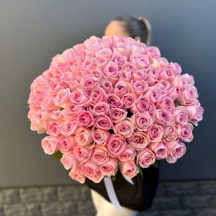 Охапка из 101 розовой розы в Кургане