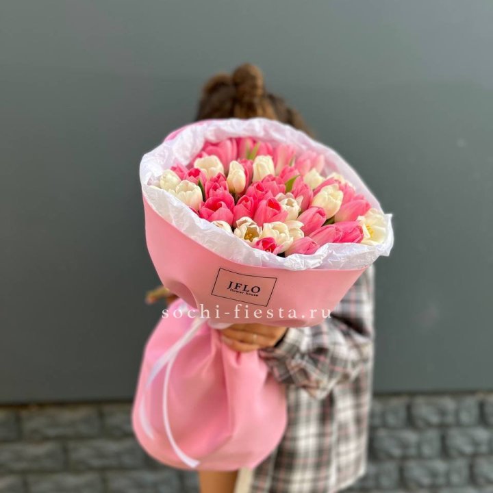 51 бело-розовый тюльпан в Кургане