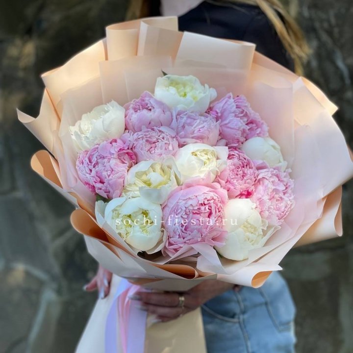 Букет 15 зефирных пионов в Кургане