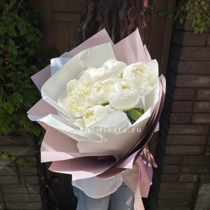 9 белоснежных пионов в Кургане