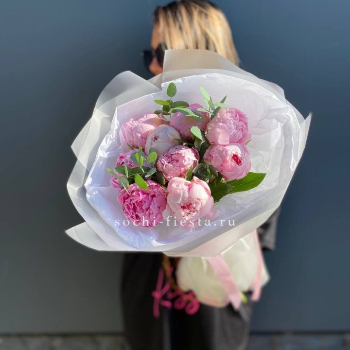 9 пионов с эвкалиптом в Кургане