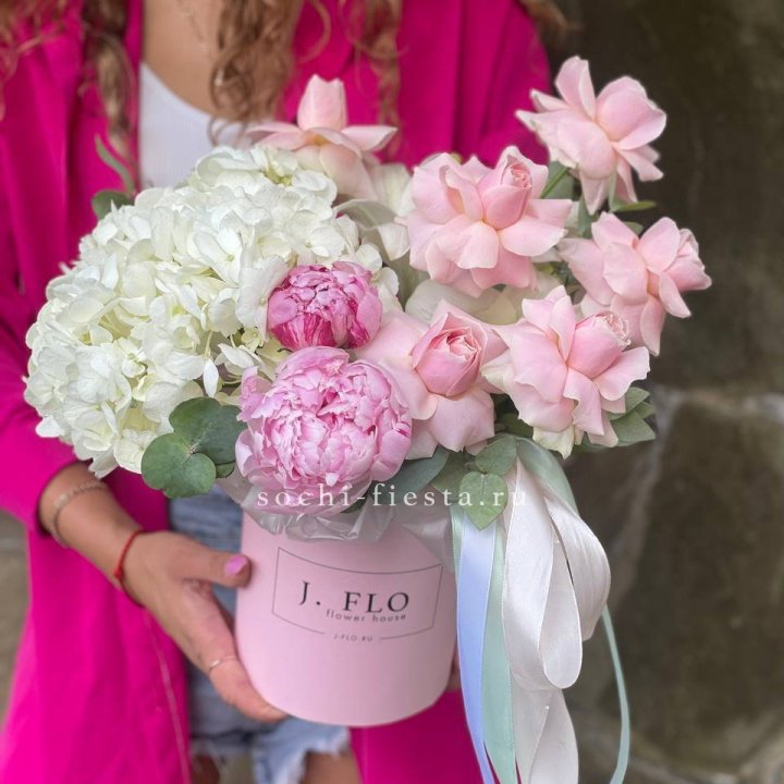 Цилиндр с пионами "Алисия" в Кургане