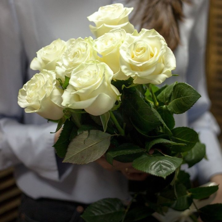 7 белых роз в Кургане