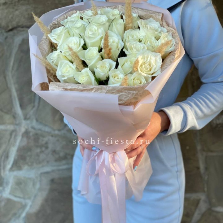 25 белых роз с сухоцветами в Кургане