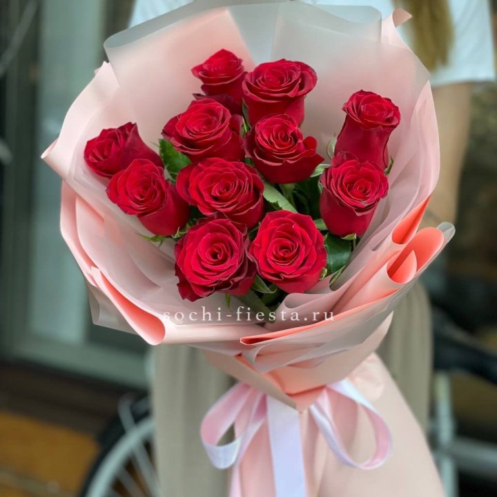 Букет красных роз "Мадам ред" в Кургане