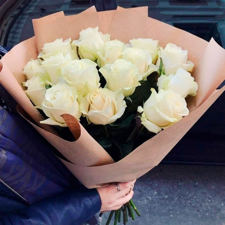 15 белых роз "Крафт" в Кургане