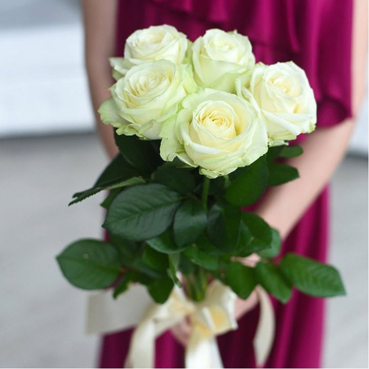 5 белых роз в Кургане