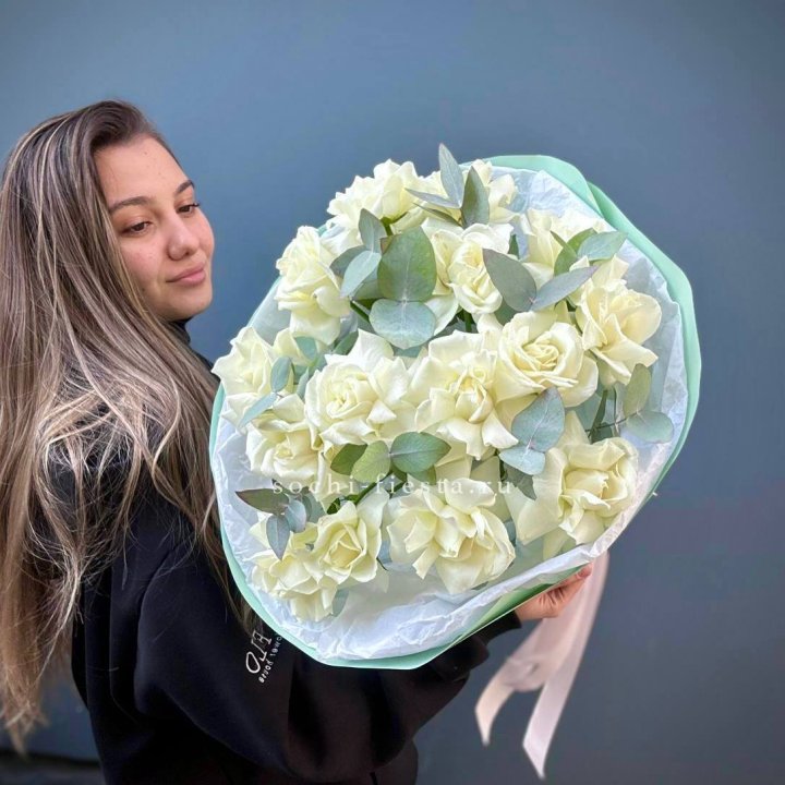 15 Белых французских роз "Ноте бьянка" в Кургане