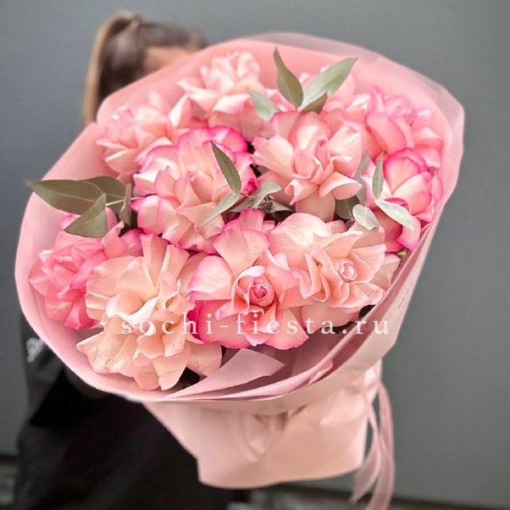 Нежно- розовые французские розы Венди в Кургане