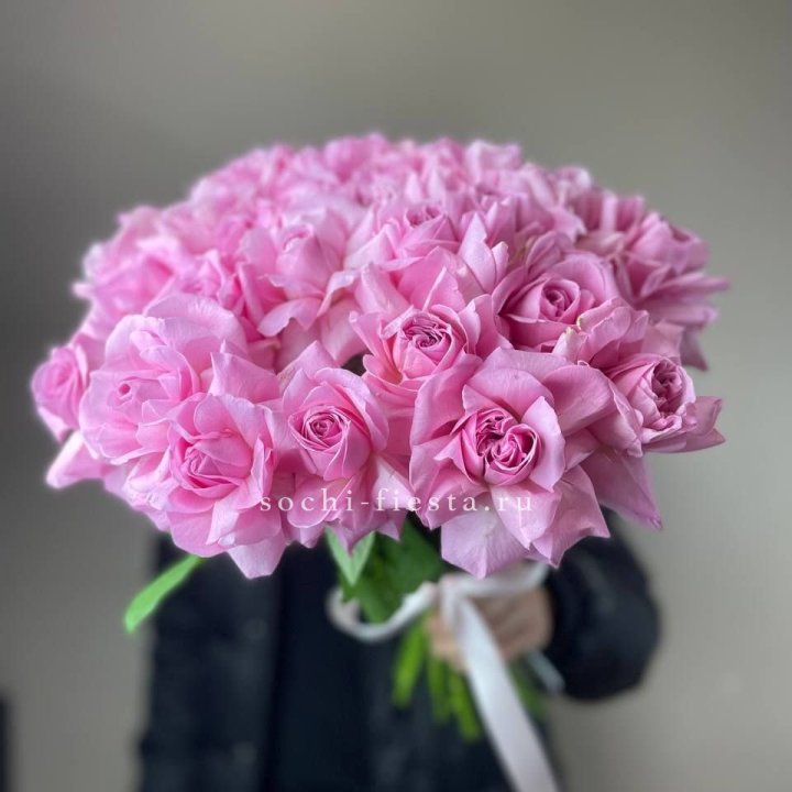25 розовых французских роз в Кургане