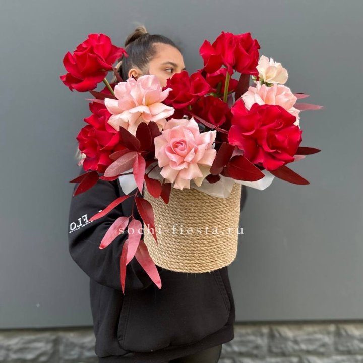 15 Французских роз в джутовом кашпо в Кургане