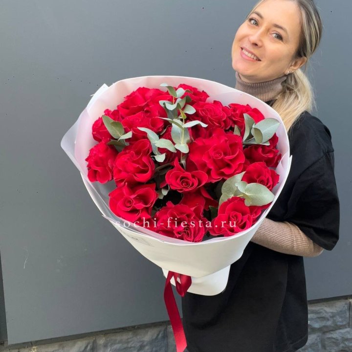 17 Красных французских роз в Кургане