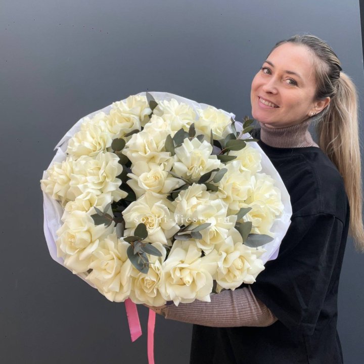 25 Белых французских роз Вайт найс в Кургане