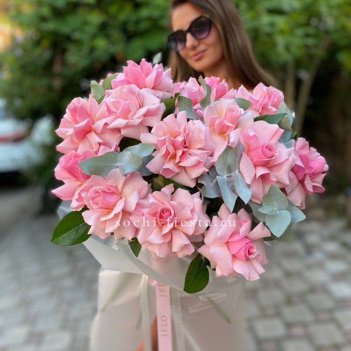 17 Розовых  французских роз в Кургане