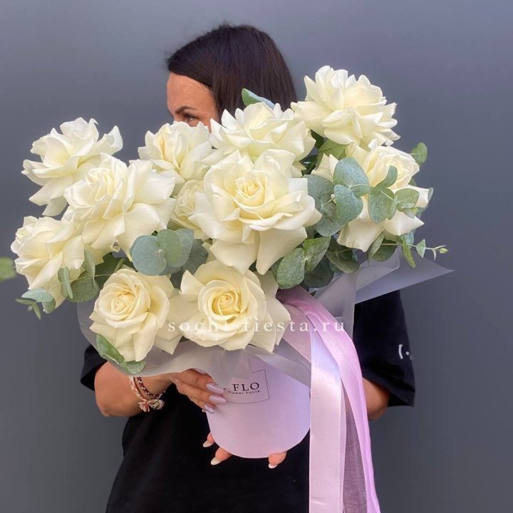 11 Французских белых роз в боксе в Кургане