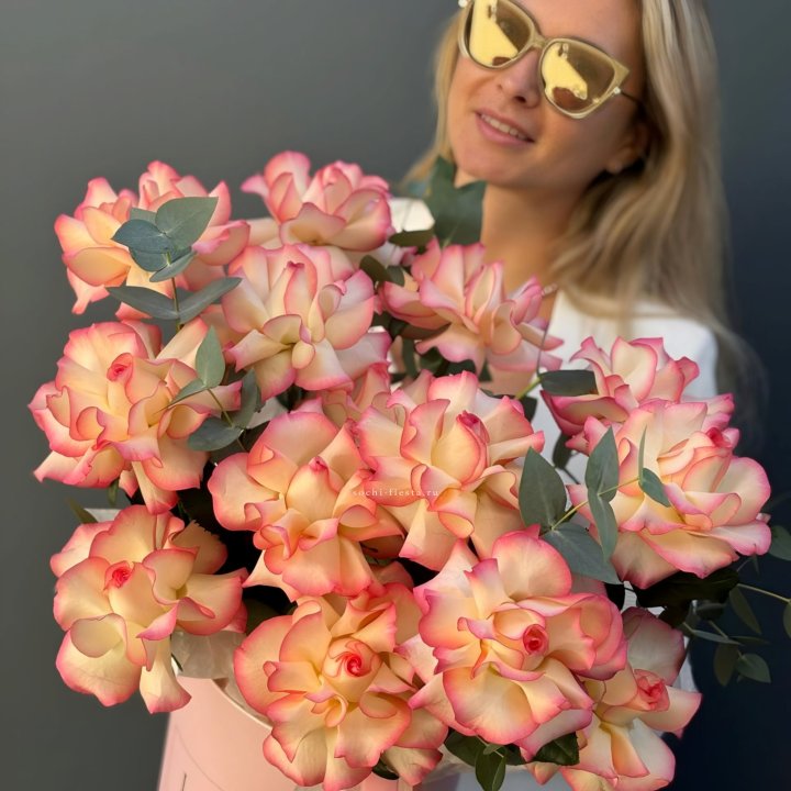 15 французских  роз Джумилия в боксе в Кургане