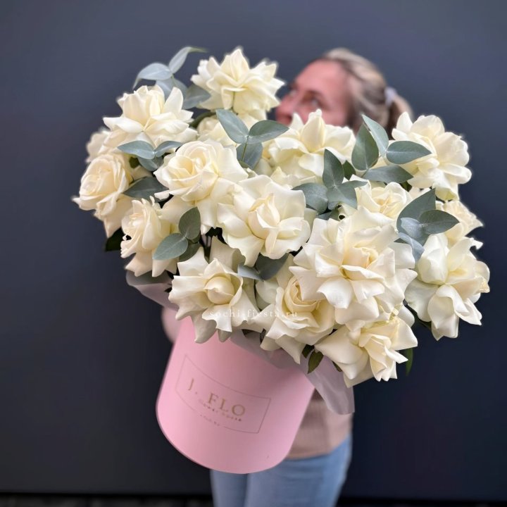 25 Французских белых роз в боксе в Кургане