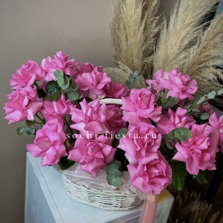 25 роз в цветочной корзине Пинк в Кургане