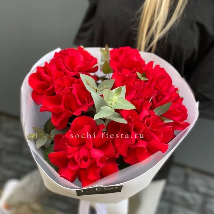 9 Красных французских роз в Кургане