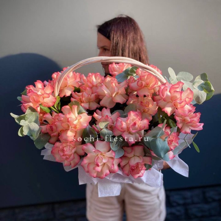 25 Французских роз Джумилия в корзине в Кургане