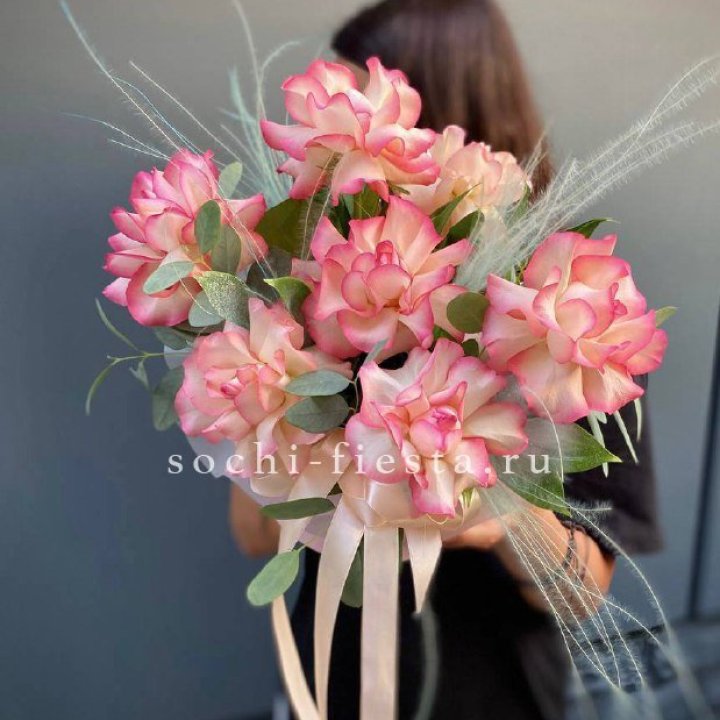 9 Французских роз Джумилия в боксе в Кургане