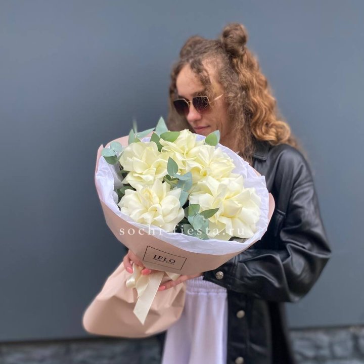 5 Белых французских роз в Кургане