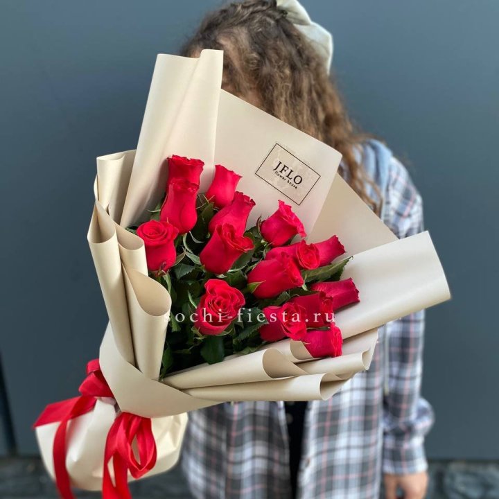 15 красных роз в Кургане